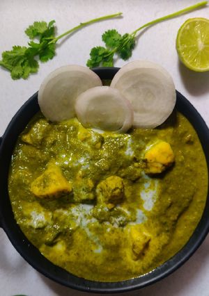 A picture of Palak Paneer.