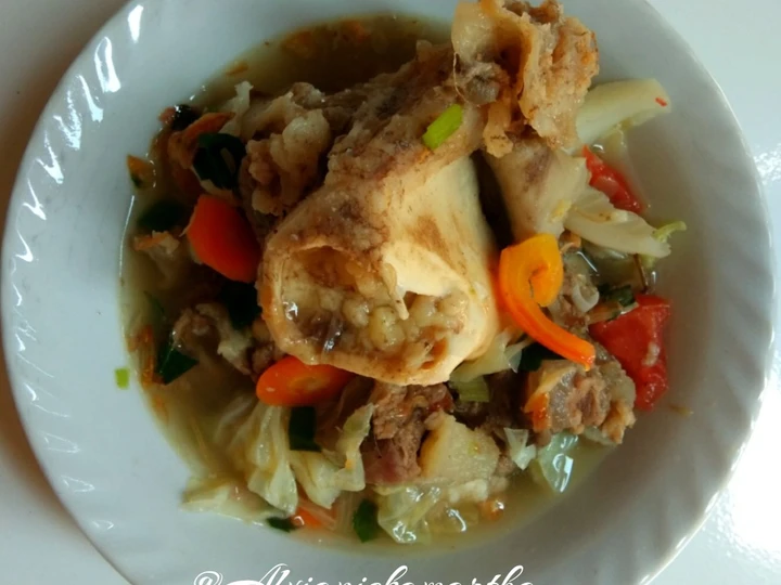 Langkah Gampang Menyiapkan Resep 54. Sop Sumsum Tulang Sapi yang Lezat Anti Ribet, Uenak Banget