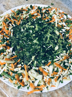 Una foto de Tortilla de espinacas con ensalada tricolor en essen