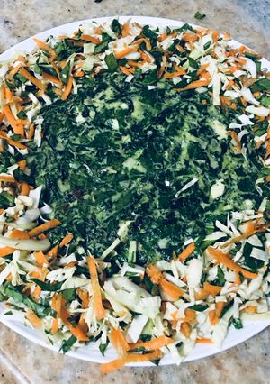 Una foto de Tortilla de espinacas con ensalada tricolor en essen