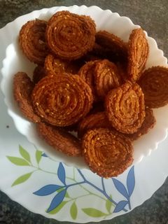 आटा चकली(aata chakli recipe in Hindi) रेसिपी मुख्य फोटो
