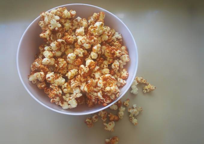 Baked caramel popcorns