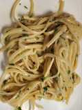 Pasta with garlic and parsley