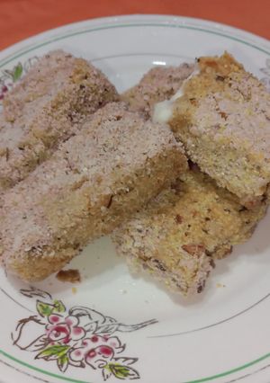 Una foto de Bastones de polenta rebozados al horno