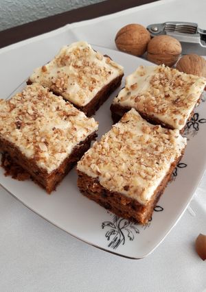 Zdjęcie przepisu Ciasto marchewkowe z daktylami.