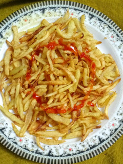 A picture of Crispy potato finger chips.