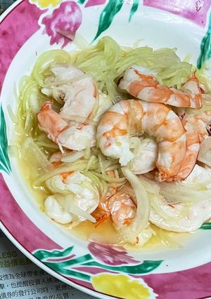 A picture of Cucumber and shrimp salad.