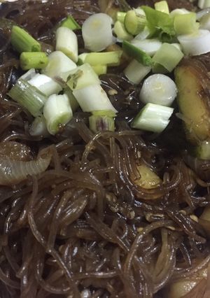 Una foto de Fideos de arroz con verduras