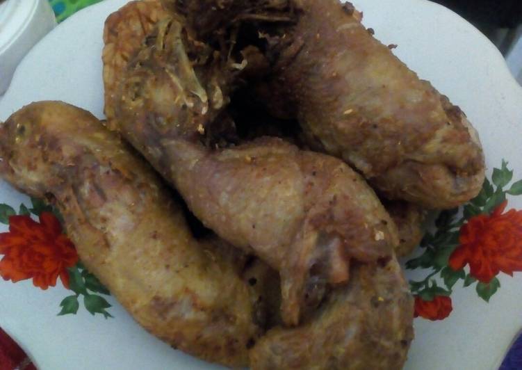 Kepala Ayam Utuh Goreng Gurih dan Simpel
