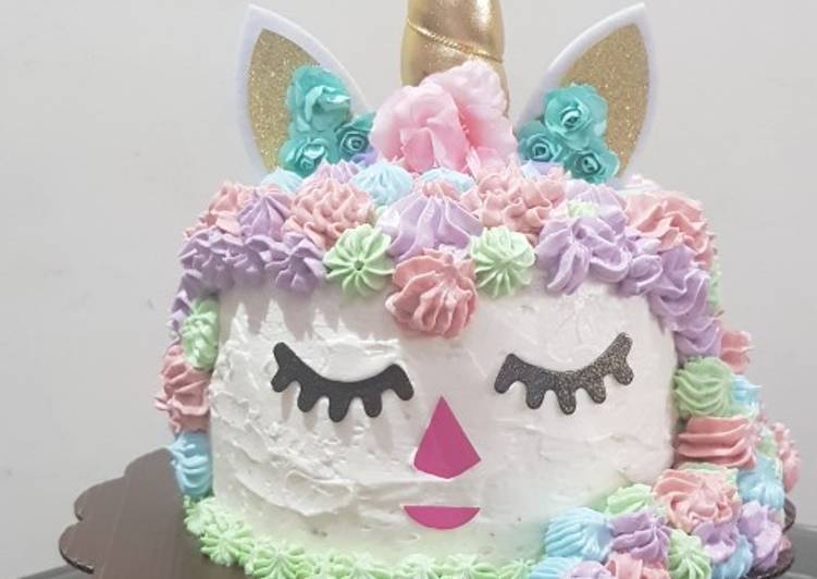 Purator red velvet unicorn cake