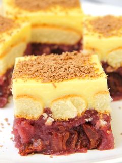 Meggyes vaníliapudingos süti recept fotója
