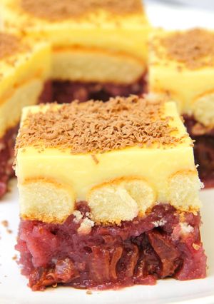 Meggyes vaníliapudingos süti recept fotója