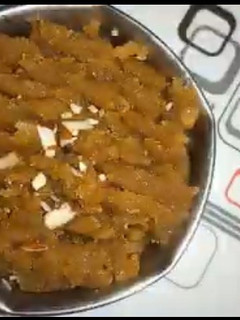 गेहूं के आटे का हलवा(aate ka halwa recipe in hindi) रेसिपी मुख्य फोटो