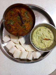 ઈડલી (Idli Recipe In Gujarati) રેસીપી મુખ્ય ફોટો