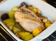 Une photo de recette canard avec thym