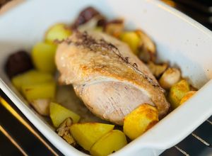 Une photo de Magret de canard rôti aux pommes de terre et shiitakés