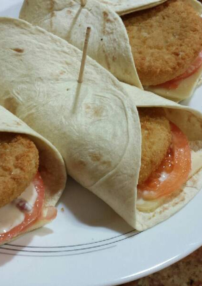 Una foto de Rollos de pollo empanado con salsa de mostaza y miel