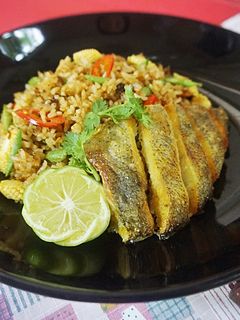 รูปของ ข้าวผัดน้ำพริกปลาสลิด