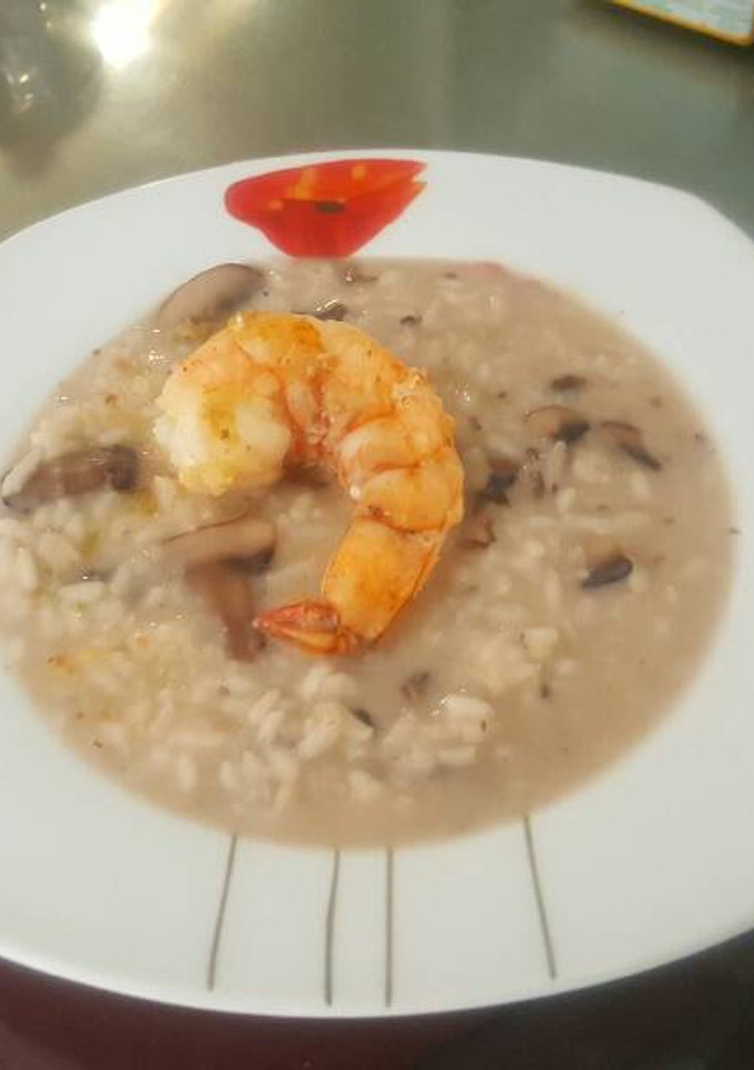 Una foto de Risotto de hongos y gambas