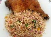 Una foto de ensalada de morron con tomate
