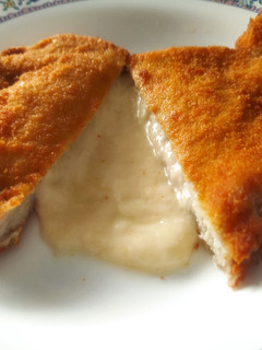 Una foto de Libritos de cerdo rellenos de queso
