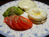 Hamburguesa casera con tomate, palta y huevo
