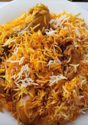 A picture of Sindhi chicken biryani.
