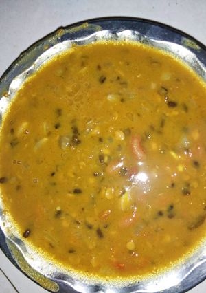 A picture of Dal makhni.