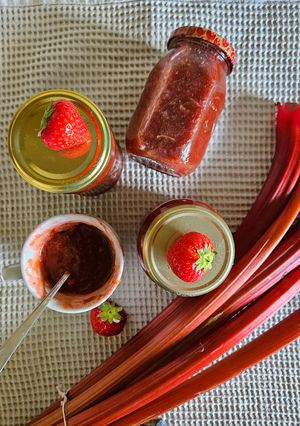 Eper-rebarbara lekvár recept fotója