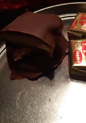 Φωτογραφία της συνταγής Sticky paws almond caramel clusters