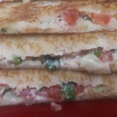 A picture of Hung curd veggie sandwich.