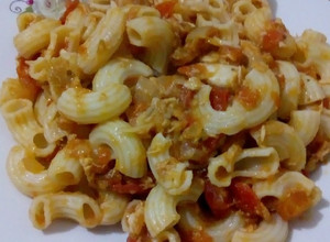 Una foto de Quifaros con caballa en salsa de tomate