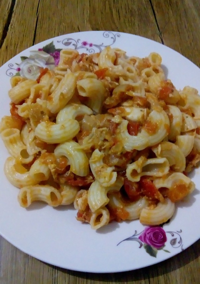 Una foto de Quifaros con caballa en salsa de tomate