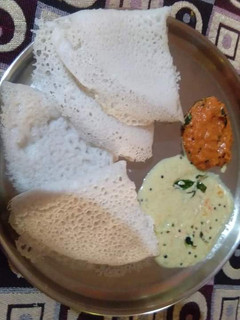 नारियल नीर डोसा, नारियल चटनी (nariyal neer dosa, nariyal chutney recipe in Hindi) रेसिपी मुख्य फोटो