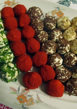 Színes sajtgolyók sütés nélkül #eloetel2020 recept fotója