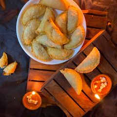 A picture of Gujiya.