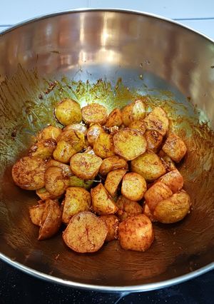 A picture of Patatas Bravas with Paprika.