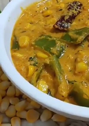 A picture of Sweet Corn Capsicum Curry.