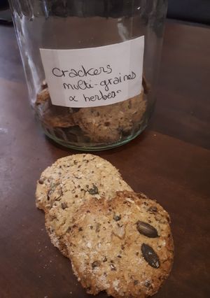 Une photo de Crackers aux graines et herbes