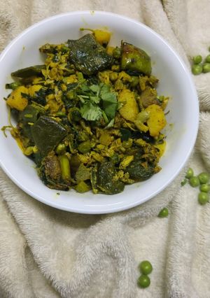 A picture of Green Peas and Sojne Phuler Chorchori.