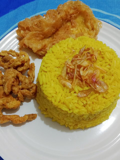 Foto resep Nasi Kuning Rice Cooker Bumbu Instan (Racik)