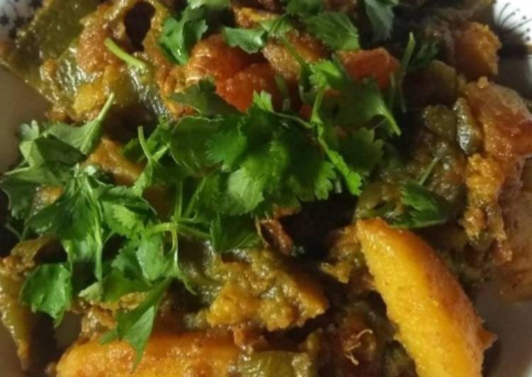 Recipe of Homemade Sim aloo  chingri(dry flat beans potato and prawns)
