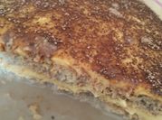 Una foto de postres con leche y chocolatada