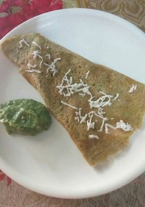 A picture of Moong daal ke chila.