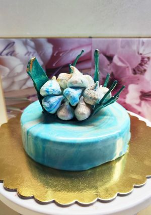 Áfonyás mousse tükörglazúrral és cukorkosárral Picipiros Konyhájából recept fotója