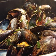 A picture of Garlic and Lemon Mussels.
