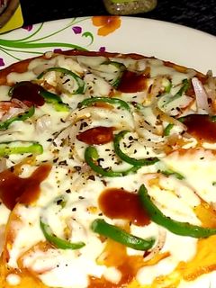 चीज़ वेज आटा पिज़्ज़ा (Cheese Veg aata pizza recipe in Hindi) रेसिपी मुख्य फोटो