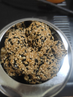 તલના લાડુ (Til Ladoo Recipe In Gujarati) રેસીપી મુખ્ય ફોટો
