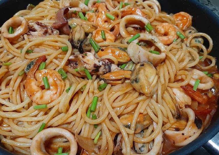 Sweet Spicy Seafood Pasta Recipe By Debbie Cookpad