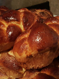 A picture of Challah/bread loaves.